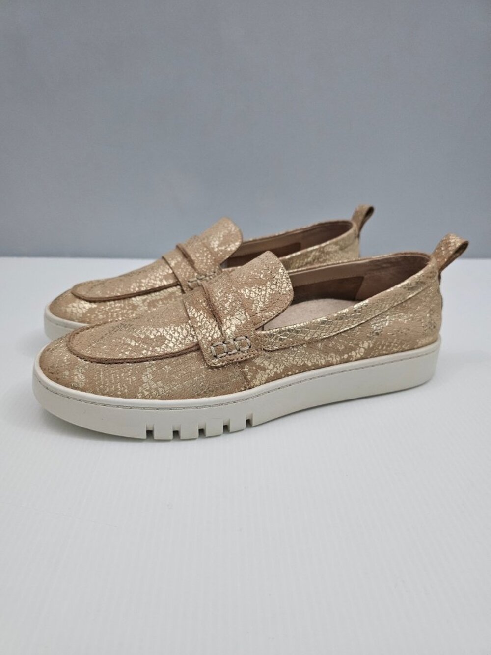 Vionic Chantel Penny Loafer Womens 9 Rose Gold Leather Comfort Sneaker Slip On